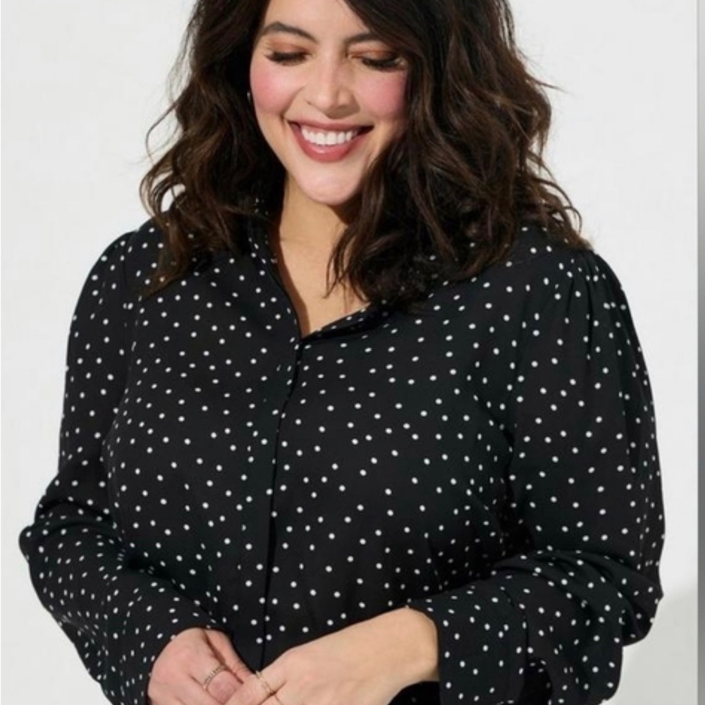 📍SOLD Torrid Mockneck Polka Dot Button Down Blouse - 2X